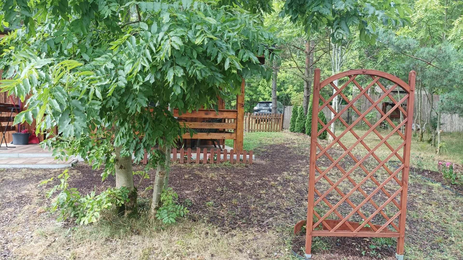 Pergola w ogrodzie